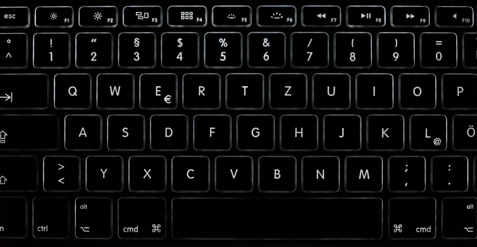 black computer keyboard
