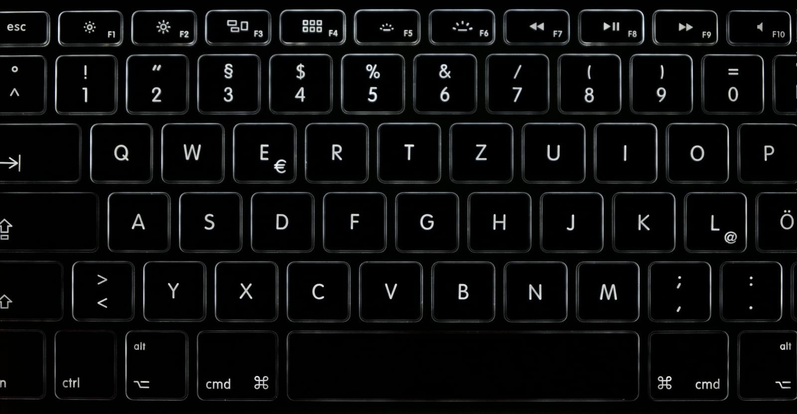 black computer keyboard